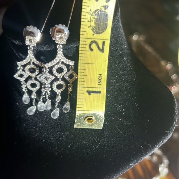 Costume rhinestone earrings and matching bracelet with lots of sparkle - Picture 7 of 7